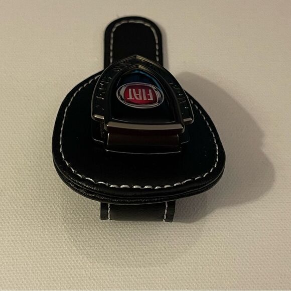 Fiat Sunglass Holder for Car with Logo Black PU Leather NWT - Picture 3 of 9